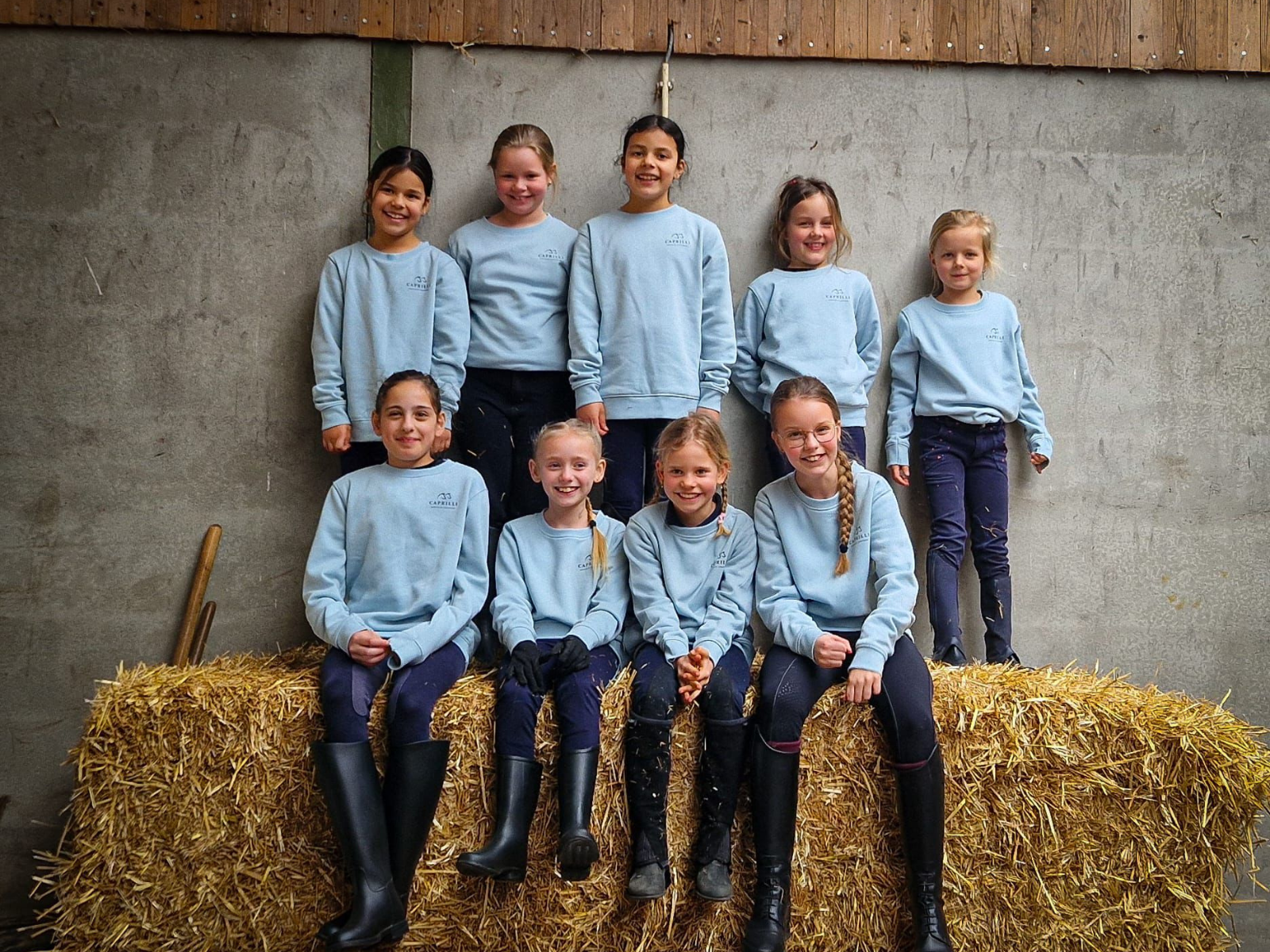 Teamdressuur Caprilli groepsfoto kinderen